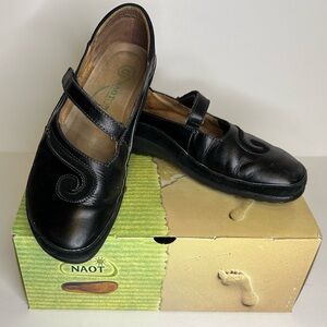 Naot Matai black leather/suede Mary Jane style  shoe EU Size 39